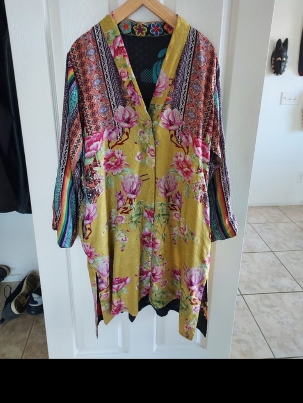 Johnny Was  Silk Reversible Floral Embroidered Black and Blue Kimono/Robe